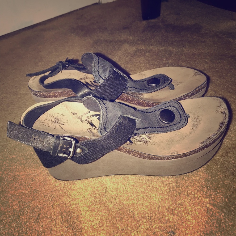 Platform sandals